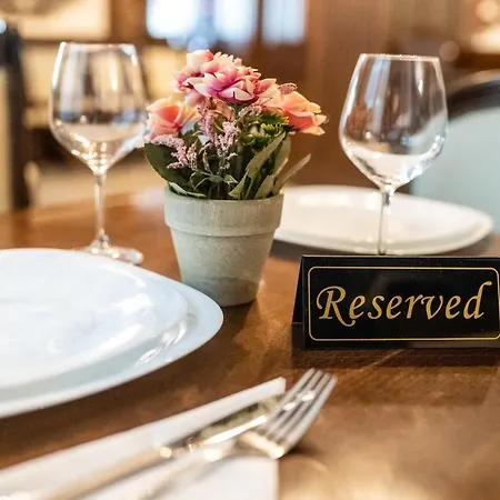 Marina Bay Boutique Mamaia