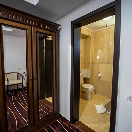 Marina Bay Boutique Mamaia